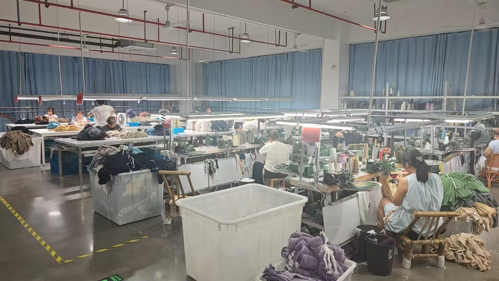 嘉兴市曼玥服饰科技有限公司 · 公司环境 第2张