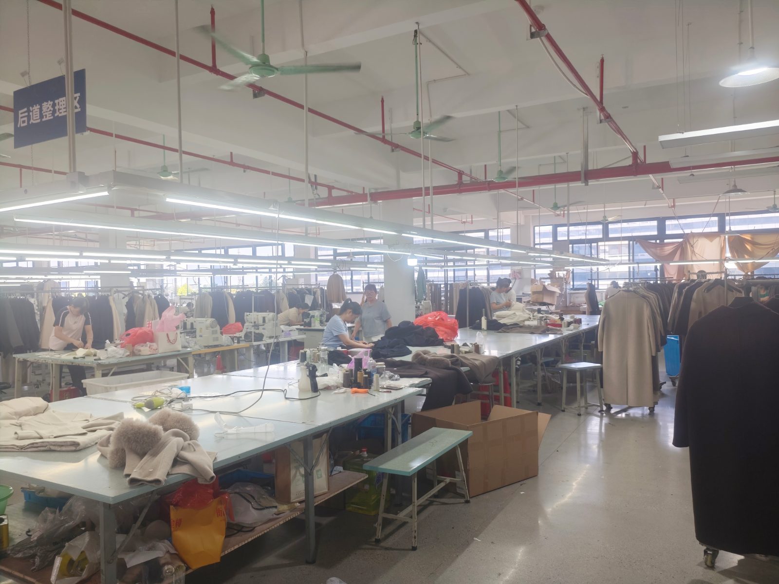 桐乡市珊彩服饰有限公司企业图片