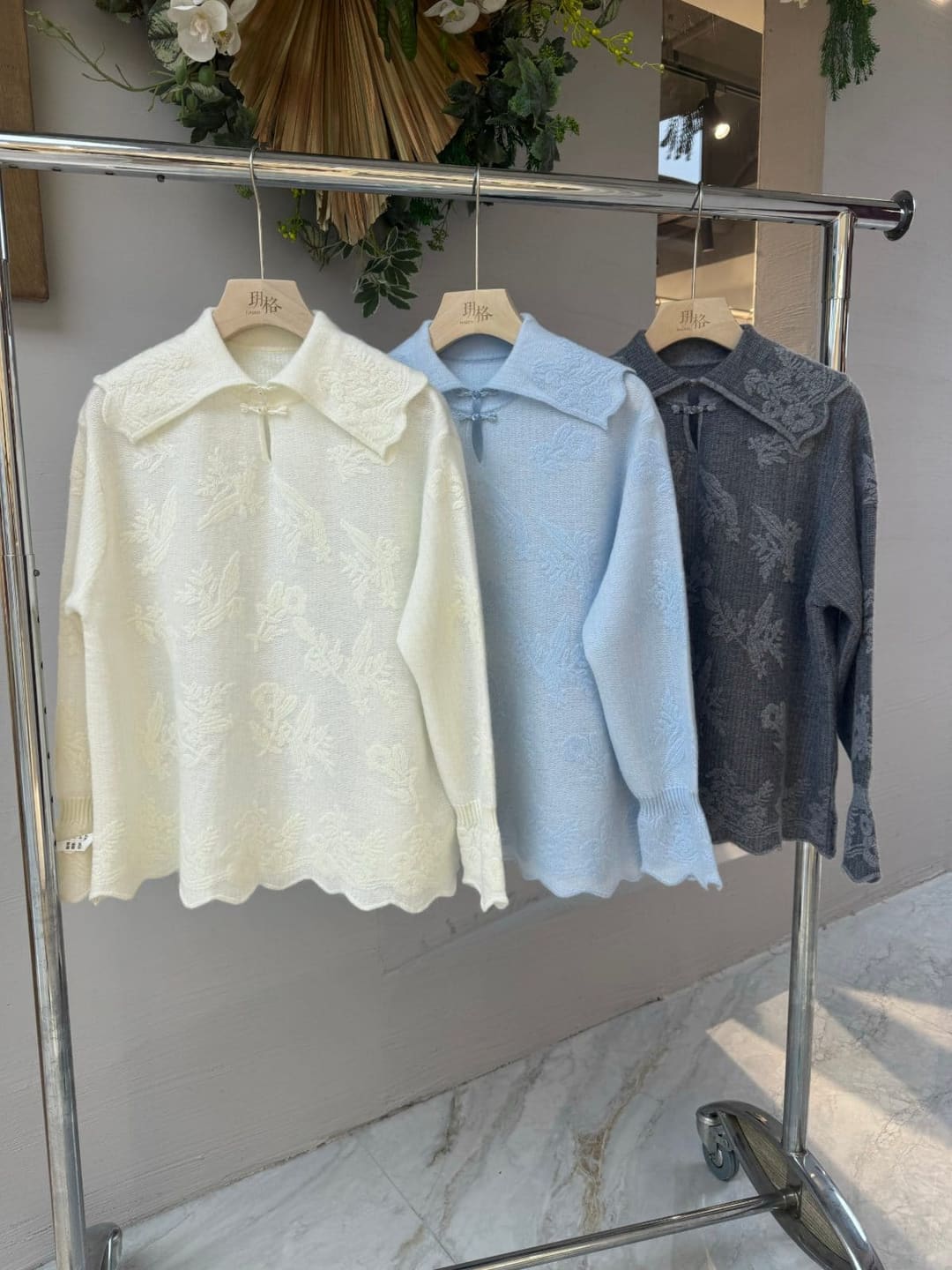 YG-6082 新中式翻领花鸟浮雕提花针织上衣