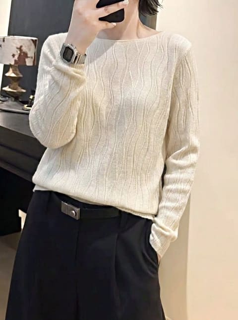 🤍米白 干净柔和的奶调米白，不挑皮不泛黄，温柔氛围感拉满。搭配深色外套反差高级，单穿清爽干净，温柔韩系松弛感，黄皮上身也显气色