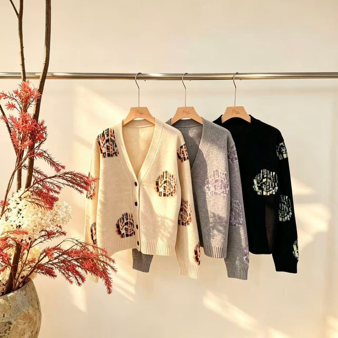 YG-692105 V 领艺术圆形提花针织开衫