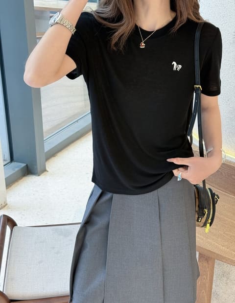 9503刺绣小马贝壳扣圆领短袖 第 2 张