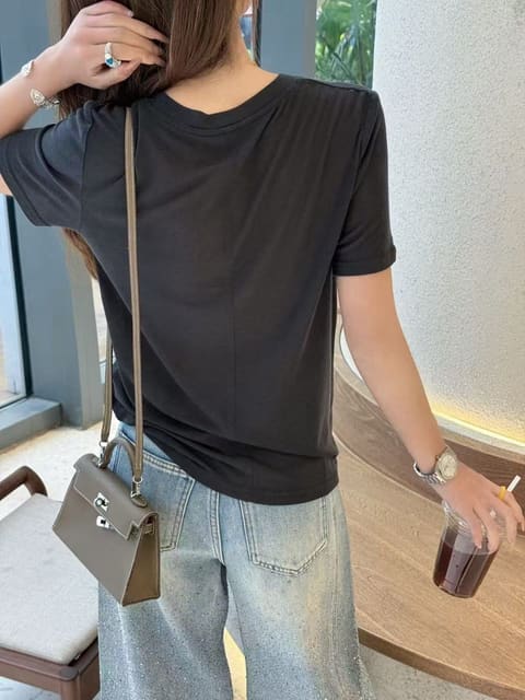 9513后背拼接前钉扣圆领款 第 4 张