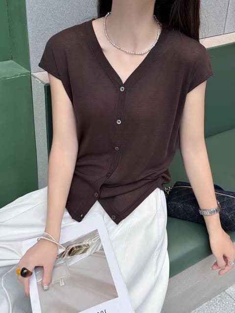 9676鸡心领钉扣背心 第 6 张